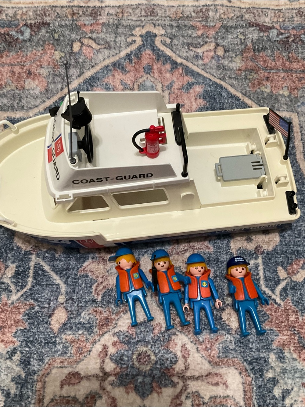 VTG 90s Coast Guard Rescue Boat Playset with 4 Figures - White and Blue